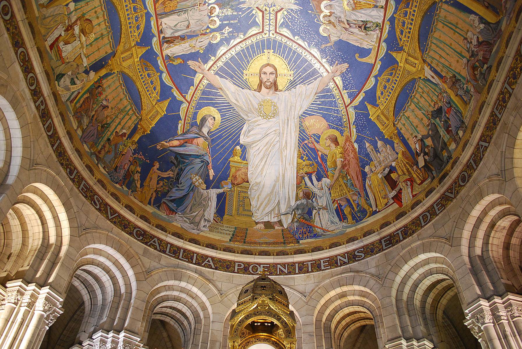 (教堂内巨幅的天顶壁画,壁画描绘了耶稣与众神之间的故事)